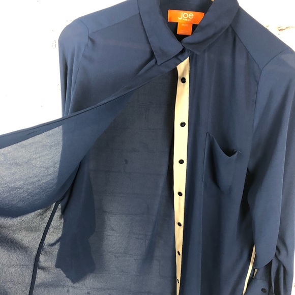 Medium sheer button down top - Picture 4 of 6